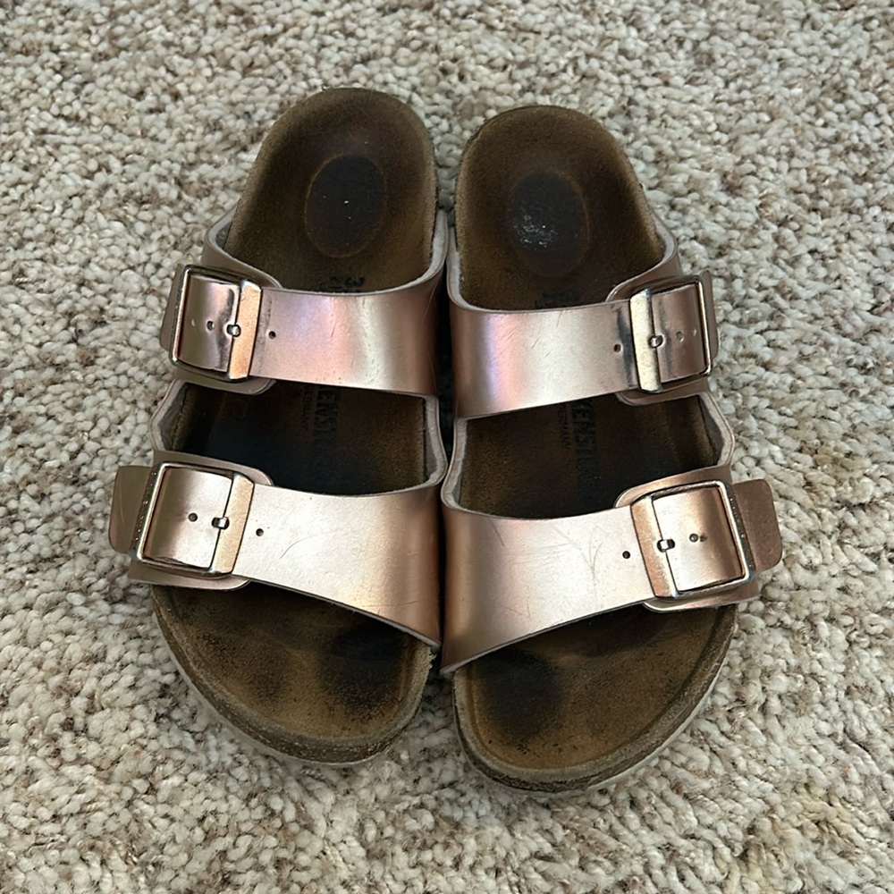 Girls Birkenstocks size 33 (2-2.5)